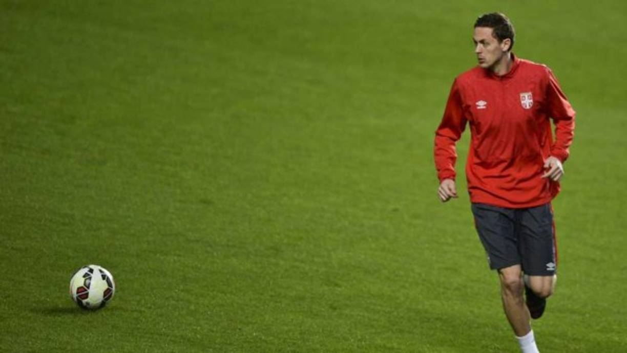 Nemanja Matic (Serbia). El futbolista de Chelsea, también ante Albania, terminó con molestias en los ligamentos.