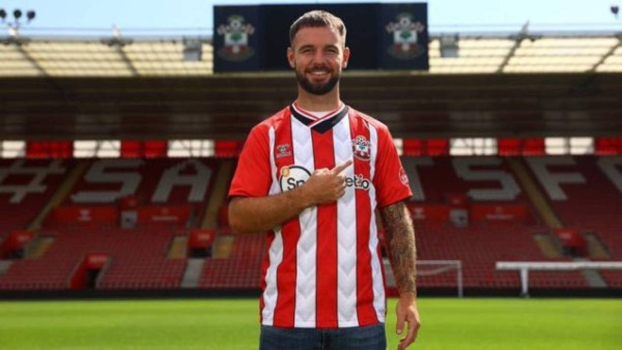 Tras haber traspasado días atrás a Danny Ings al Aston Villa, el Southampton se han hecho con uno de los mejores goleadores de la segunda categoría inglesa. Se trata de Adam Armstrong, procedente del Blackburn Rovers, por el que los del Saints han pagado 18 millones de euros. El atacante de 24 años fue el autor de 28 tantos la pasada campaña.