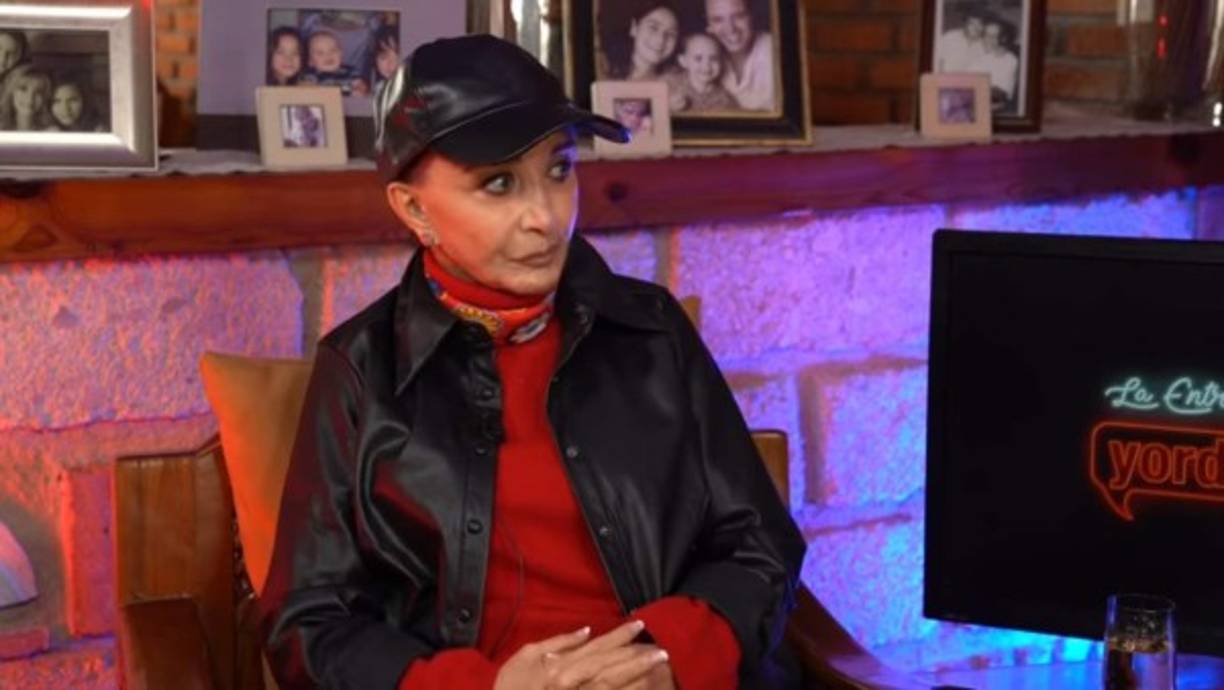 Aunque es una de las operaciones más habituales, la Chilindrina tampoco tuvo suerte. Luego de no poder dar de mamar a su hijo y que se le formaran unas bolitas, la actriz fue a una doctora muy recomendada, pero el resultado no fue el esperado: 'Le dije que me quería quitar dos tallas y los hoyos que me habían quedado en el busto y cuando me las vi me sentí Frankestein, puedo decir que un pezón veía al cielo y el otro al piso'.<br/>