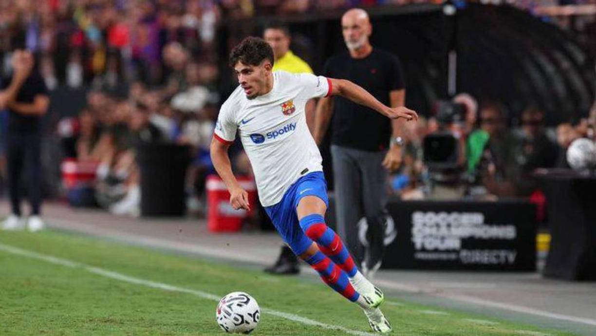 Abde descarta salir del Barça este verano. El delantero ya ha comunicado al Barça que rechazará todas las ofertas en este mercado, informó diario Sport.