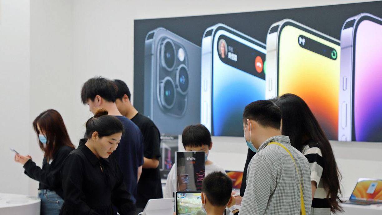 Hasta el momento, ni Apple (la fabricante de los iPhone, obejeto de deseo... para muchos) ni China se han pronunciado al respecto.