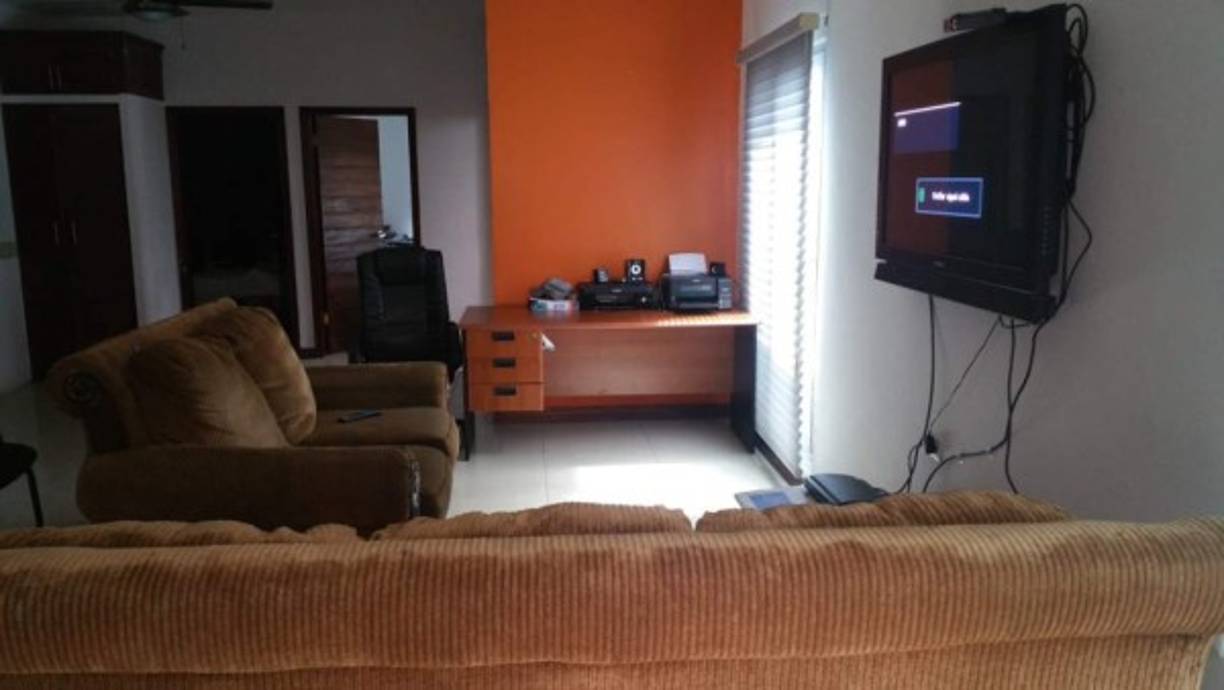 Interior del apartamento asegurado en La Ceiba en el marco de la operación Hefesto del Ministerio Público.