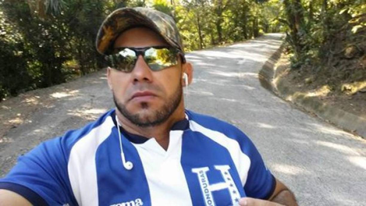 Dino Giancarlo Bueno, presentador en Power FM.