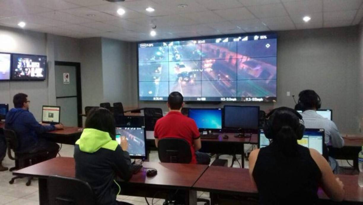 Desde el centro de operaciones del 911 se mantuvo el monitoreo.