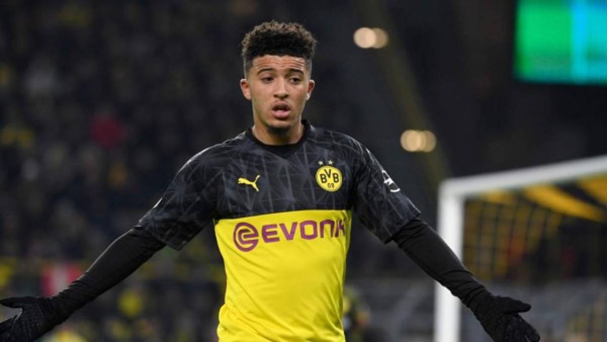 Jadon Sancho vuelve a ser noticia. El jugador del Borussia Dortmund será uno de los futbolistas más codiciados en el mercado de verano. Al creciente interés del Chelsea y el Manchester United, según apuntan en Inglaterra, podría sumarse el Manchester City. Los de Pep Guardiola se guardaron un 15% del coste de un futuro traspaso pero su explosión en Alemania podría llegar a incluirles en la puja.