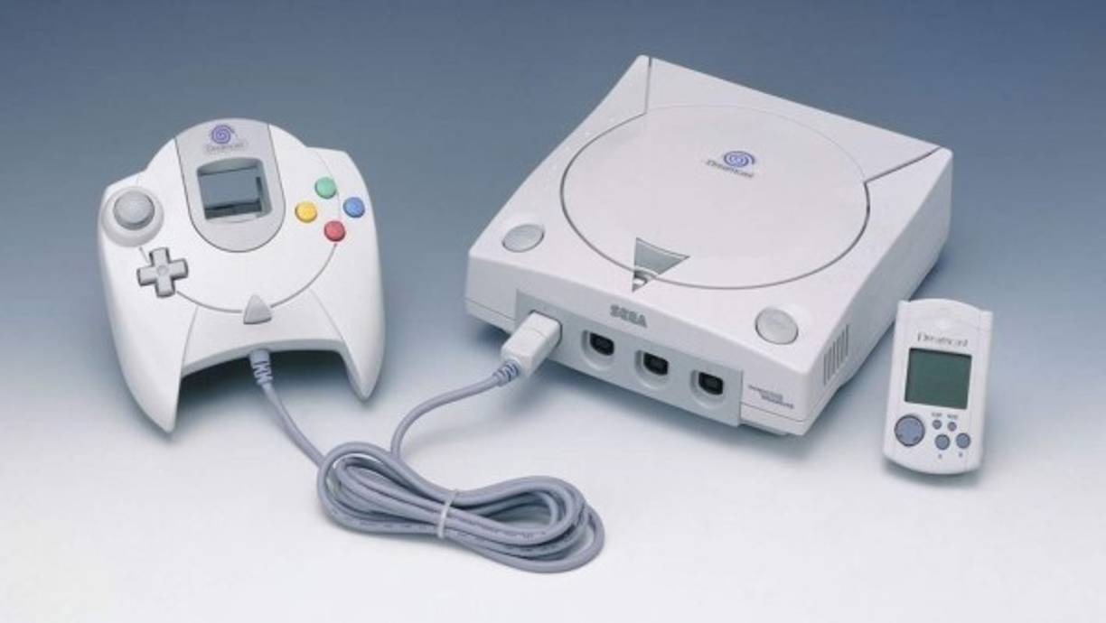 El futuro de Sega parecía muy prometedor cuando la compañía lanzó su cosola Dreamcast en 1999, una de las primeras en las que los juegos ya no venían en cartuchos sino en CD. Sin embargo, con la llegada de Xbox, Playstation y Gamecube, poco a poco le fueron quitando terreno a Sega, que tuvo qu retirar la Dreamcast apenas año y medio después de su lanzamiento.