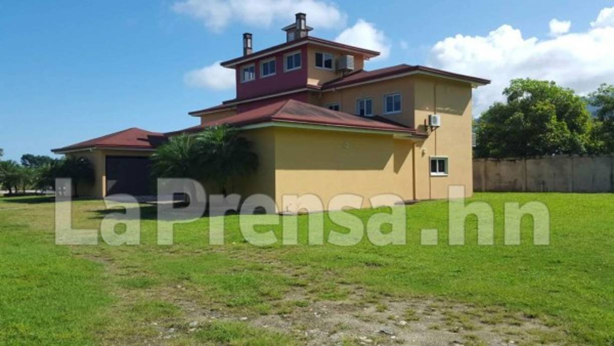 Al menos 22 propiedades fueron aseguradas en el municipio de Omoa, Cortés.