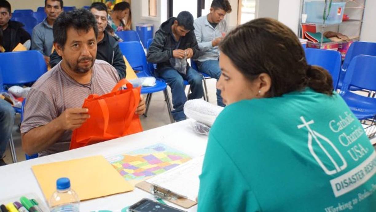 Ambos viajaron por tierra desde Honduras para que Kevin, de 17 años, siguiera su sueño de ser mecánico. Con el agua al pecho, cruzaron el Río Grande que separa México y Estados Unidos. Pero la patrulla fronteriza los detuvo el lunes y los separó.<br/><br/>'Ese fue uno de los días más duros para mí, porque sentía que perdía a mi hijo', dice este trabajador textil de 46 años.