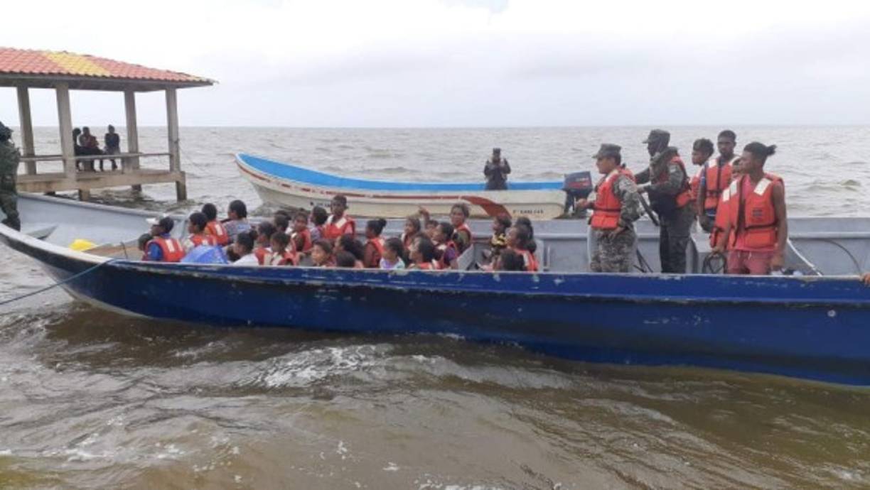 Esta acción se realizó por posibles inundaciones, marejadas y los fuertes vientos que desde este día han empezado afectar la zona ante la presencia de Iota.