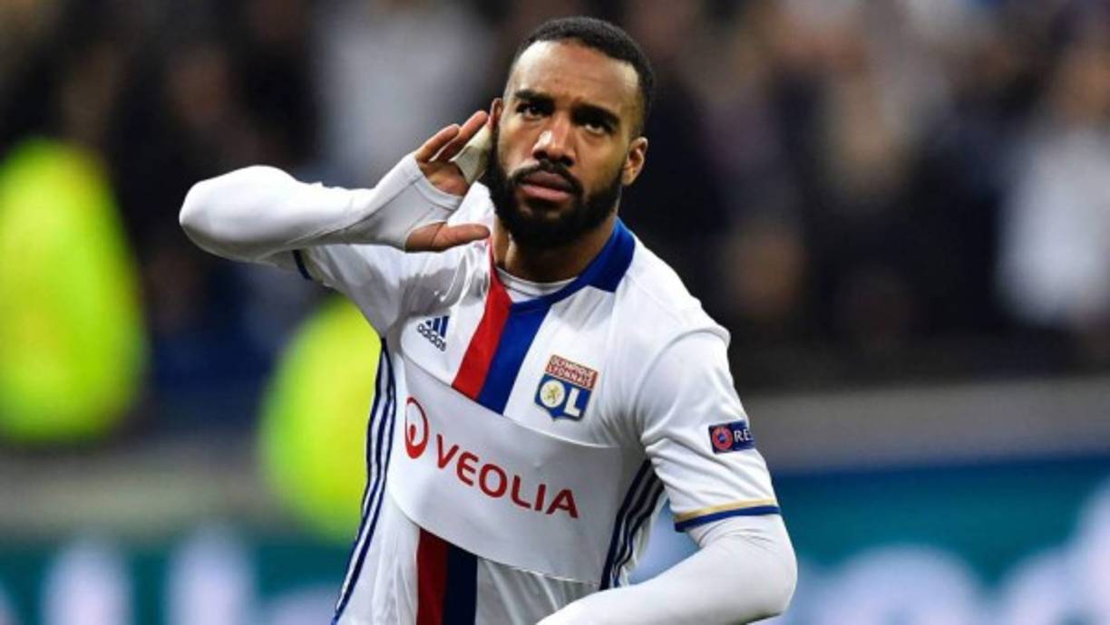 Tiene más pretendientes, pero Alexandre Lacazette, del Olympique de Lyon, ya ha elegido uno entre todos los equipos que quieren hacerse con sus servicios. Y, según publica L'Equipe, es el Atlético de Madrid. PSG, West Ham o Arsenal también están interesados en el delantero, que tiene contrato hasta 2019 con el club francés