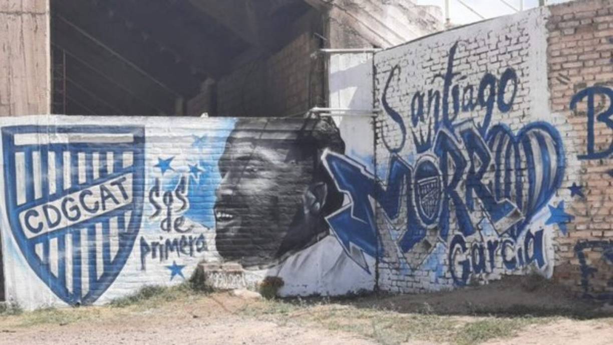 Los homenajes en las calles mendocinas mostraron a un 'Morro' glorificado. El futbolista desistió de salir del club argentino en varias ocasiones, pese a ofrecimientos económicos atractivos, por priorizar 'sentirse feliz' en Mendoza.