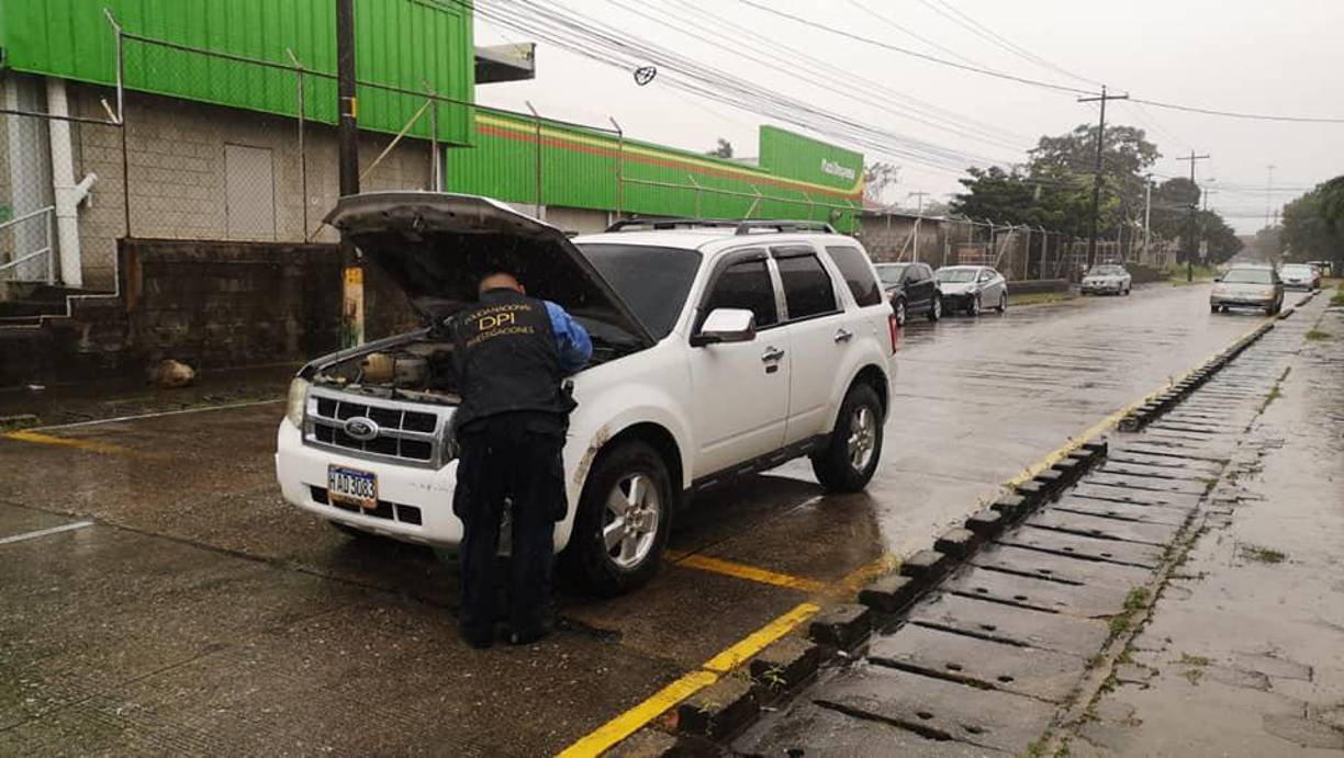 El vehículo de Orbin Fajardo fue encontrado frente a la iglesia Amor Viviente ubicada en la 13 calle, 4 avenida de Puerto Cortés. 