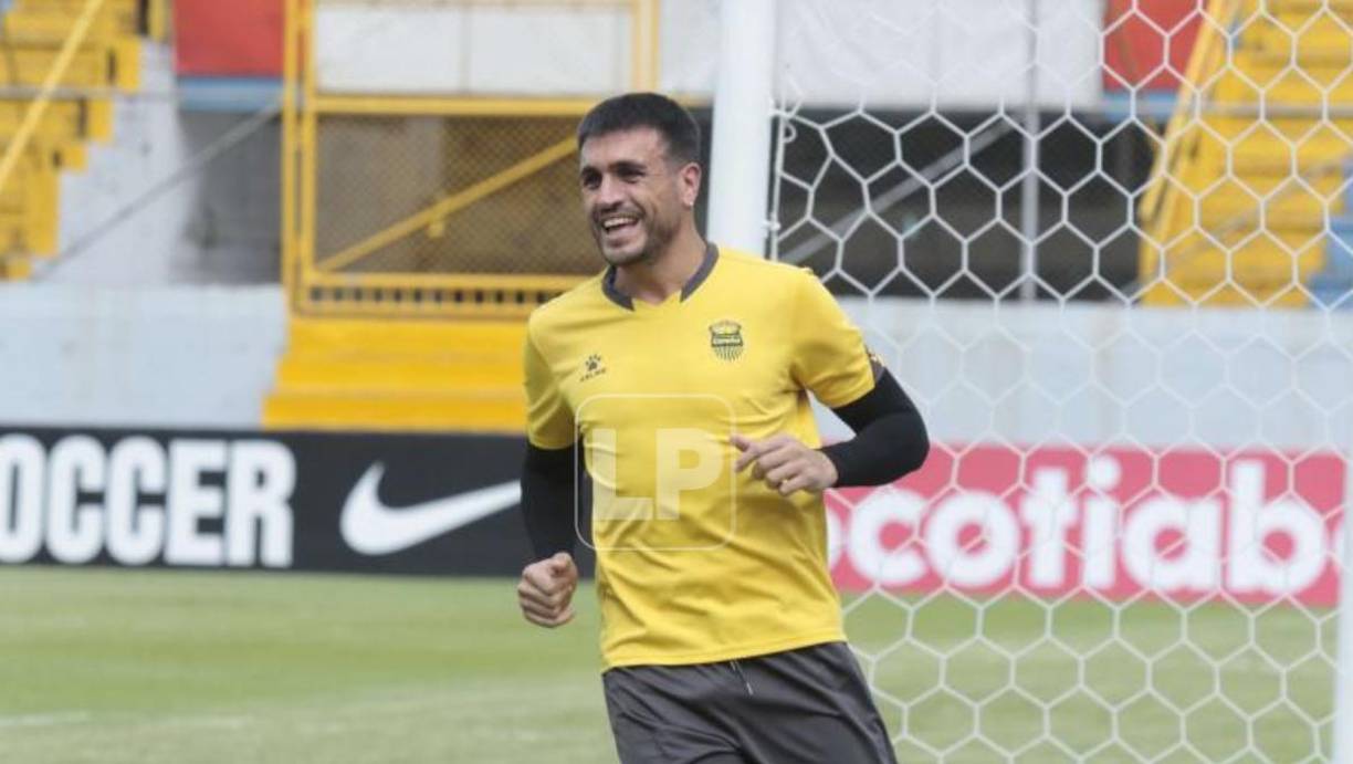 Delantero: Ramiro Rocca del Real España, el único que no estuvo en la final y que fue el máximo goleador del torneo.