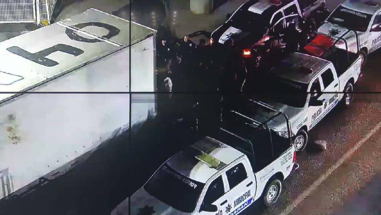 Los migrantes viajaban a bordo de un camión sobre la carretera federal México-Texcoco, cuando fueron interceptados por las fuerzas de seguridad. Dentro del camión se encontraron varios menores de edad que viajaban solos hacia Estados Unidos.