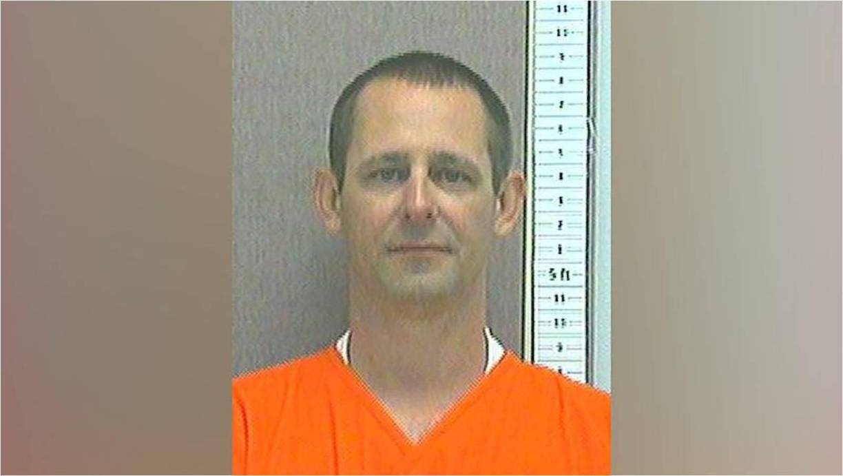 Aparentemente, los cuerpos habían sido trasladados allí desde donde fueron asesinados originalmente por Jesse McFadden, un delincuente sexual convicto de 39 años, dijo Prentice en la primera actualización importante del caso.