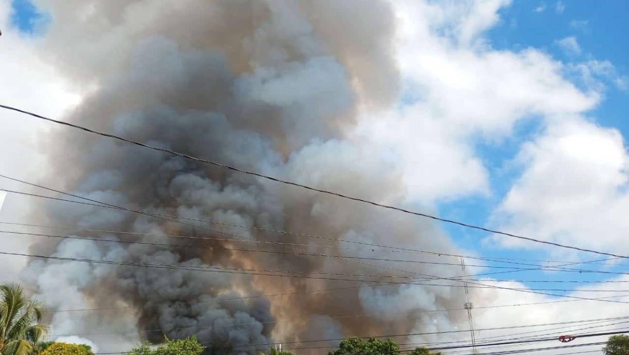 Una capa de humo cubrió la ciudad de Catacamas.
