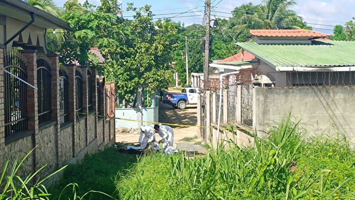 La madre de ellos dijo que hijos acababan de llegar de trabajar cuando los encapuchados ingresaron y le preguntaron en dónde estaban todos los hombres de esa vivienda, les pidieron las identidades y les dijeron que colaboraran.