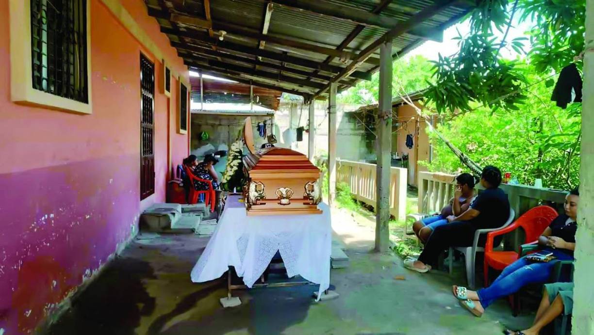 El joven cholomeño fue velado ayer por sus familiares en la colonia Jardines a tan solo un kilómetro de donde le quitaron la vida.