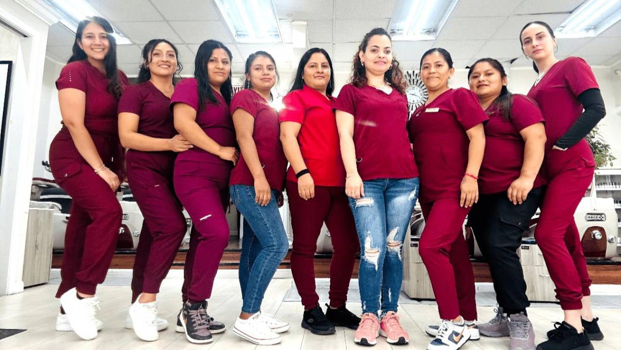 Asimismo, ella era reconocida por sus servicios en un salón de belleza. Sus amigas del trabajo la reportaron desaparecida al no hacerse presente la mañana del nueve de enero.
