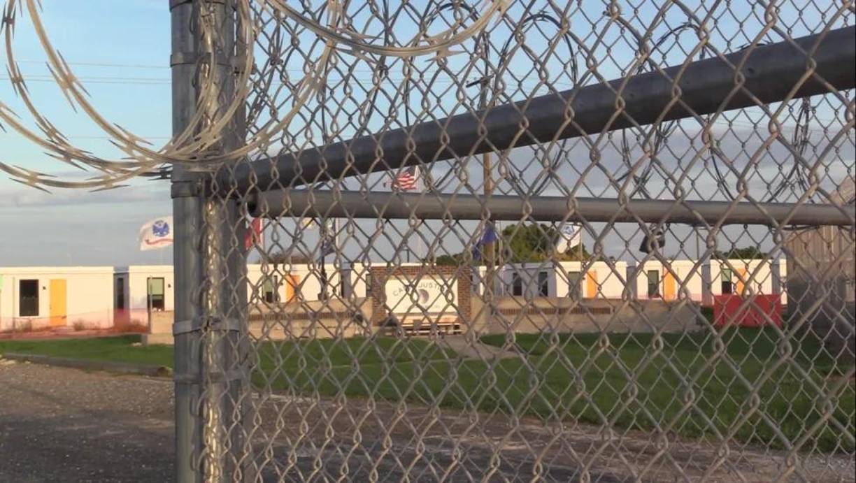 “Estamos evaluándolo y debatiéndolo en este momento. Es una decisión del presidente, pero es un recurso y vamos a seguir explorando cómo podemos utilizar todos nuestros recursos para mantener a Estados Unidos seguro”, afirmó Noem.