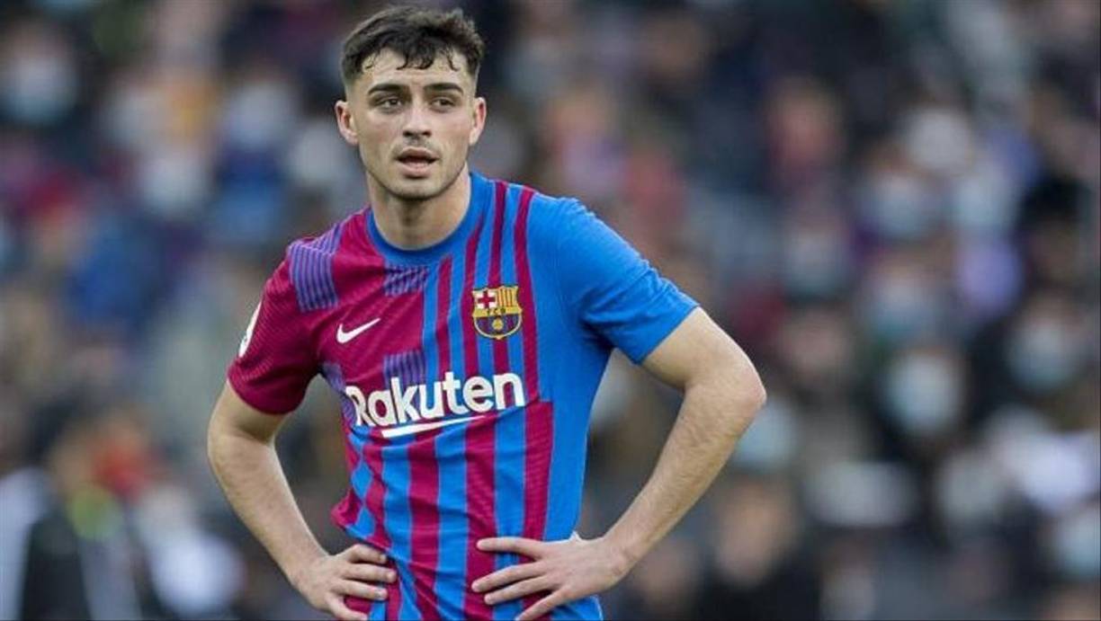 VOLANTES: Pedri es un jugador intocable para Xavi Hernández.