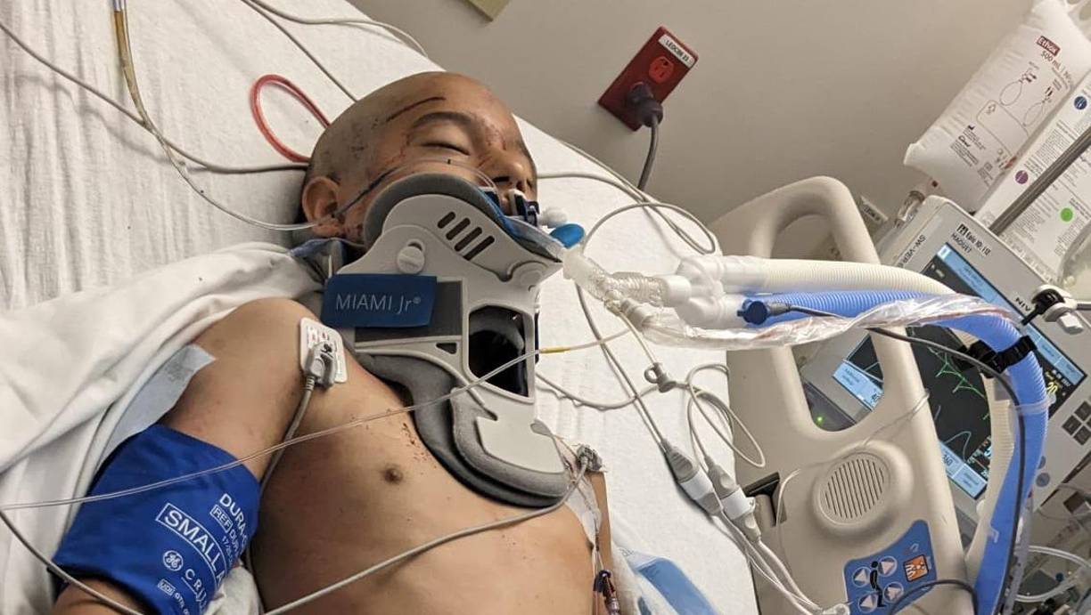 Los médicos del hospital están haciendo todo lo posible para salvarle la vida al niño hondureño.