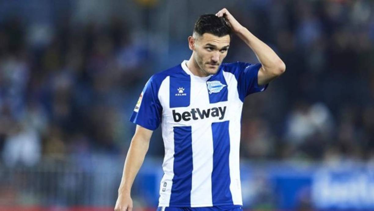 Lucas Pérez: Delantero español de 33 años de edad que milita en el Deportivo Alavés.