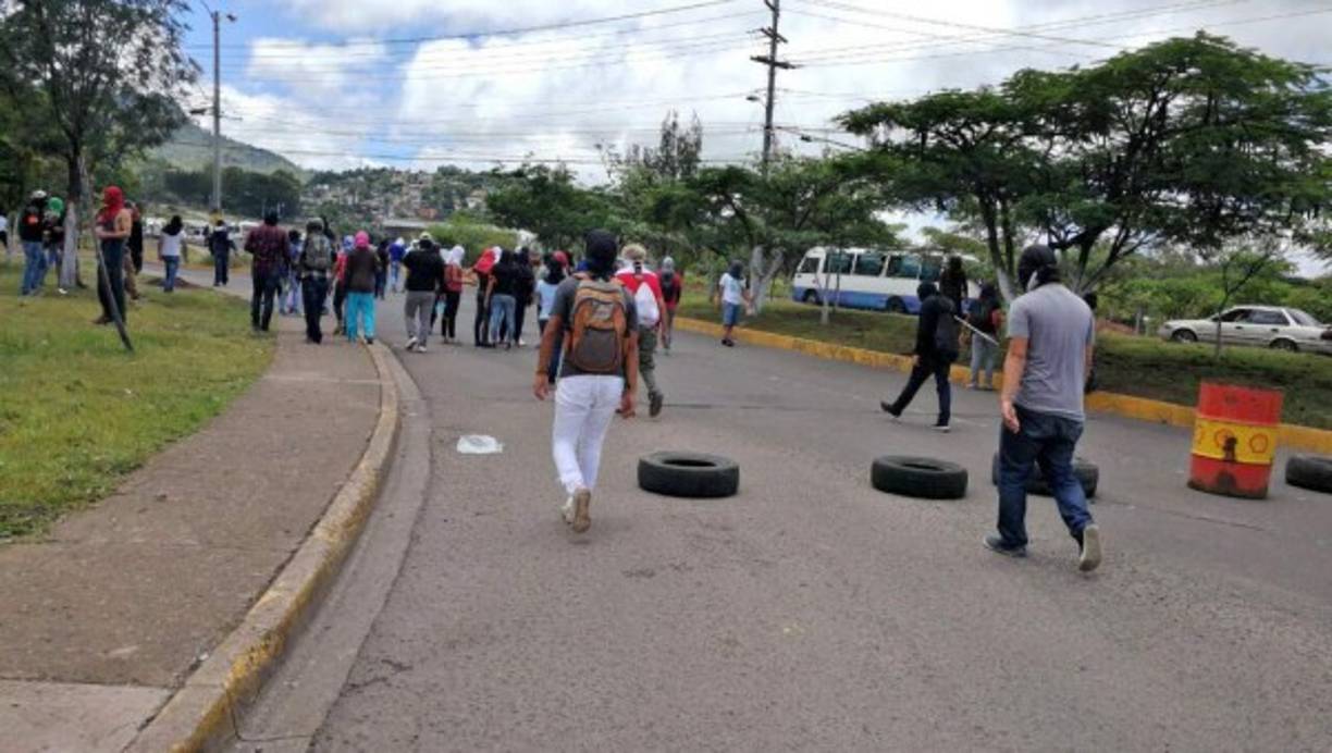 Las autoridades recomendaron no transitar esa zona por su condición conflictiva.