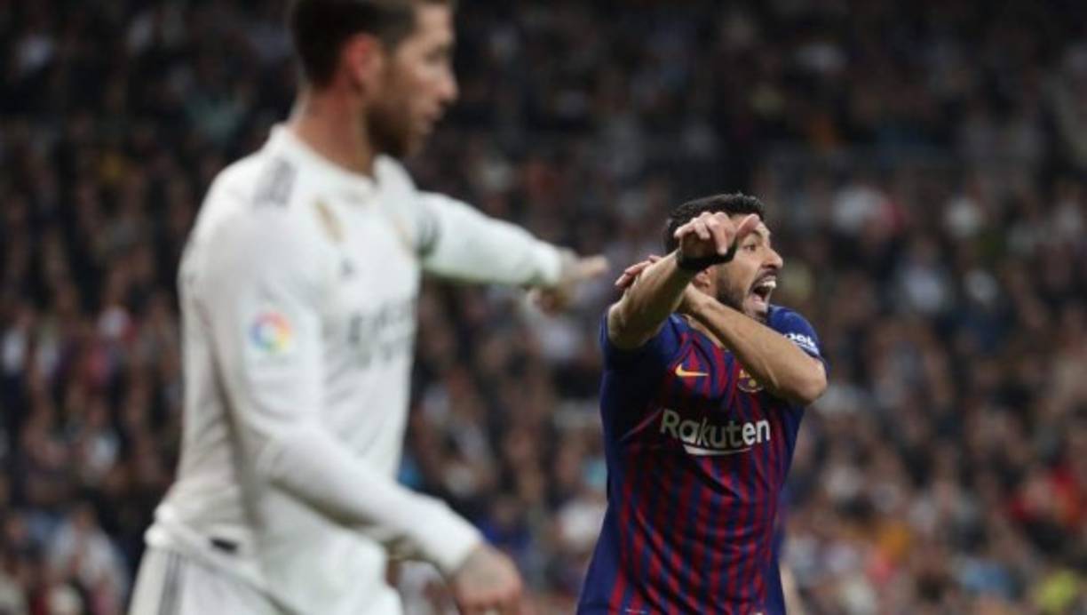 Luis Suárez pidió mano de Sergio Ramos en una acción del clásico. Foto Mundo Deportivo