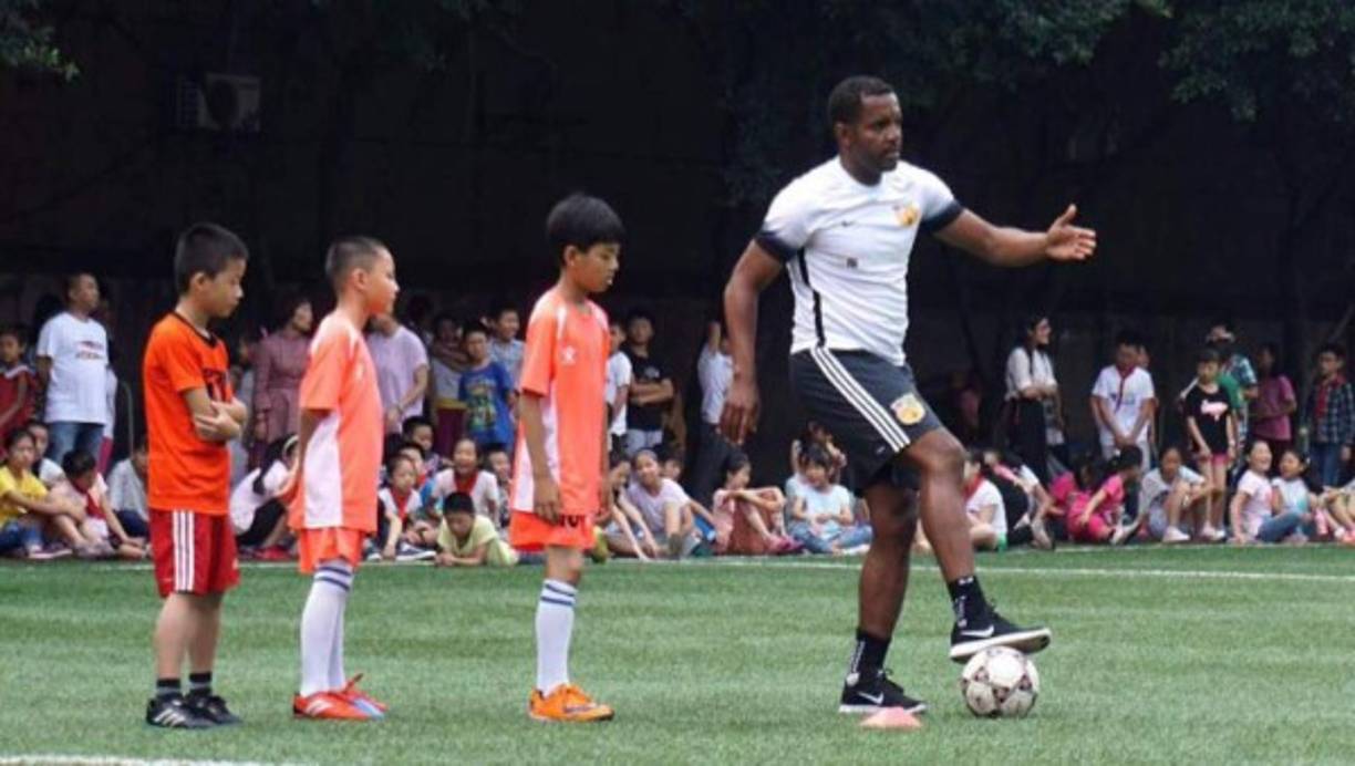 Luciano Emilio: El brasileño abrió su propia academia en China; Luciano Emilio Brazilian Soccer.