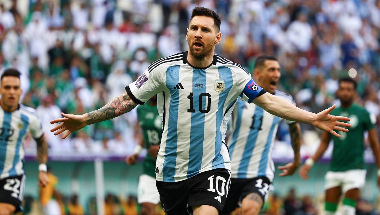 La idea que Messi llegue a la Premier League no es nueva, pero en el horizonte aparece el nombre del Manchester United. Otro club sumergido en crisis de resultados y desean a la estrella argentina para comenzar a levantarse.
