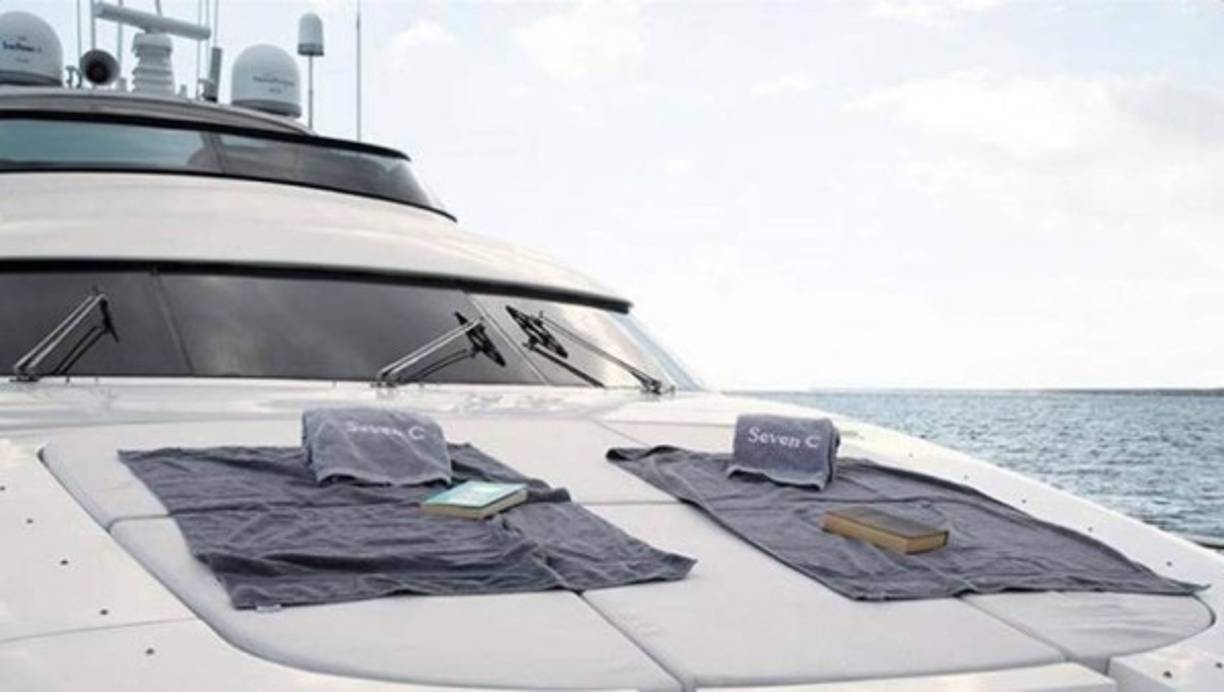 Fue construido en el año 2003 y tiene capacidad para acoger a 10 personas en cuatro camarotes.