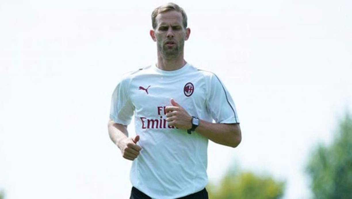 El último club del croata Ivan Strinic fue el AC Milan, rescindió su contrato luego de que le fue detectado un problema en el corazón. Ha superado el problema, pero por ahora no tiene equipo.