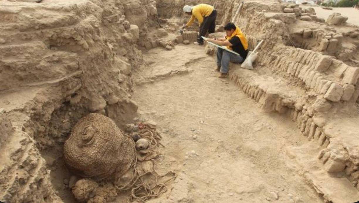 Agregó que, “por asociaciones hechas a través de la cerámica, estamos considerando que debió haberse desarrollado en el periodo intermedio tardío, entre los años 1100-1450 después de Cristo”.