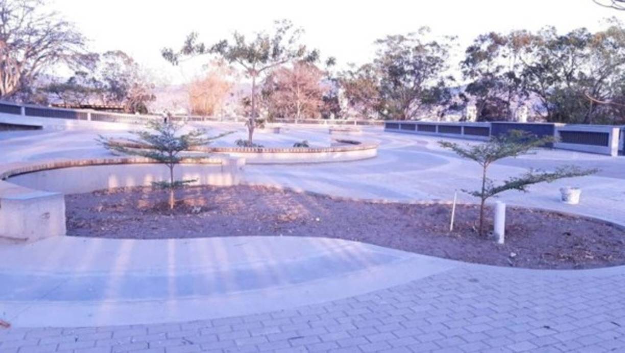 La Plaza del Monumento a la Paz consta de 1,780 metros cuadrados, con una inversión de 12,500,000.00 lempiras.