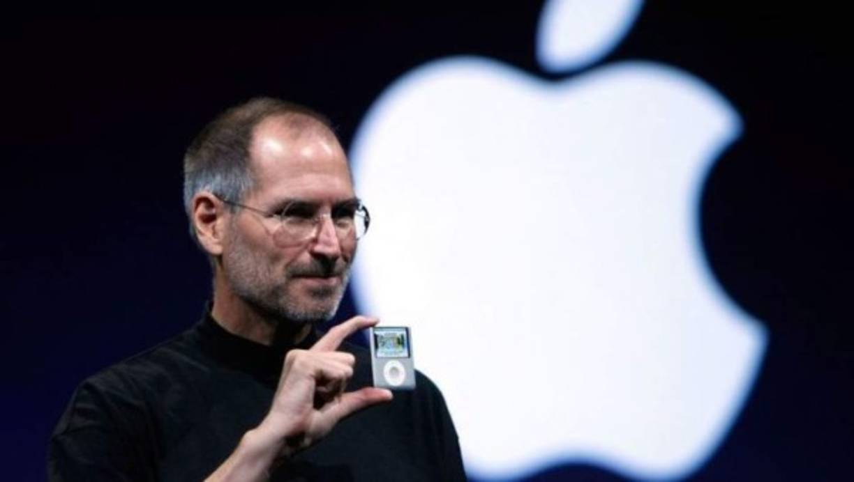 Steve Jobs:<br/>El fundador de Apple decidió asistir solo a las clases que le interesaban en su centro de estudios.