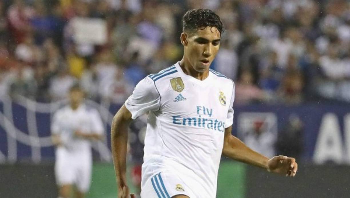 Según informa la página Fichajes.net, el Real Madrid ha firmado en secreto un nuevo contrato de larga duración para el prometedor lateral derecho marroquí Achraf Hakimi, con una cláusula de rescisión teóricamente inalcanzable para otros clubes. Su contrato vencía el 30 de junio de la presente temporada. Foto AFP