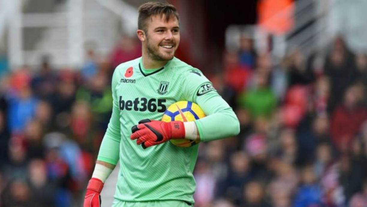 Jack Butland: El portero del Stoke City le interesa a clubes como Arsenal y Liverpool.