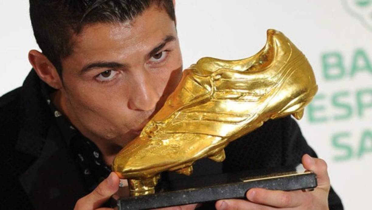 Ronaldo también subastó la 'Bota de Oro' del año 2011 y el millón y medio de euros que consiguió tras la subasta los donó de manera íntegra los niños palestinos de la Franja de Gaza, en plena ofensiva del ejército israelí contra la población palestina.