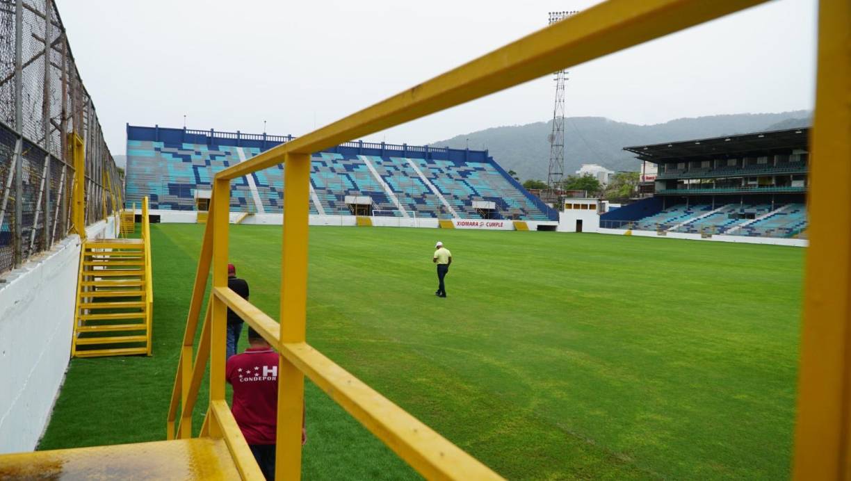 ”La realidad es que hemos girado nosotros en este preciso momento, hace unos 10, 15 minutos las instrucciones al departamento legal de Condepor para que notifique a la empresa a la que le adjudicamos este contrato, bueno, que notifique a esta empresa irresponsable que el contrato que tiene firmado con la institución hoy queda disuelto. Hoy hay una resolución de contrato, mañana no tendría que estar la empresa ya acá”, afirmó Mario Moncada.