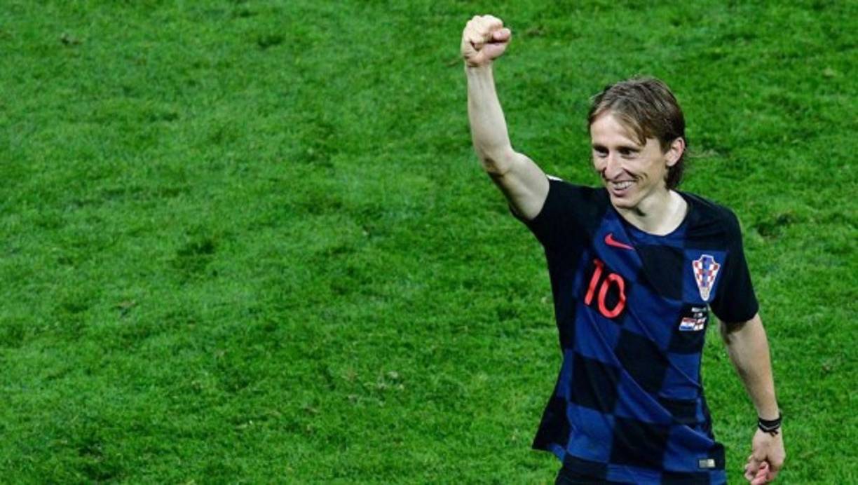 El medio italiano Il Giornale asegura que el Inter de Milán tiene trazado el plan para conseguir fichar a Luka Modric. El cuadro italiano ofrecería 15 millones por la cesión del croata, teniendo que desembolsar otros 25 kilos la próxima temporada debido a una opción de compra obligatoria que figuraría en el contrato. Así, el Real Madrid recibiría 40 millones por el centrocampista que en septiembre cumplirá 33 años.