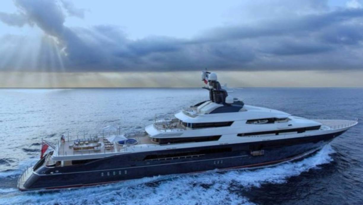 La menor del clan Kardashian Jenner viajó hasta Italia a inicios de semana desde donde zarpó en la embarcación del tamaño de una una cancha de fútbol.