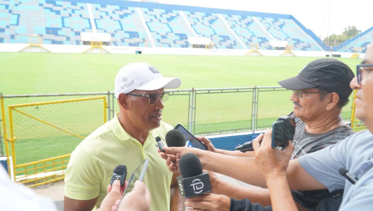 ¿En cuánto tiempo estará lista la cancha para jugar?: “La buena noticia es que he estado platicando con el experto que tenemos nosotros en Condepor en cuántos días tenemos esta cancha de igual o mejor forma que el estadio Nacional y él me acaba de asegurar que por mucho en 30 días la tenemos lista, igual o mejor que el estadio Nacional”, citó el comisionado de Condepor. 