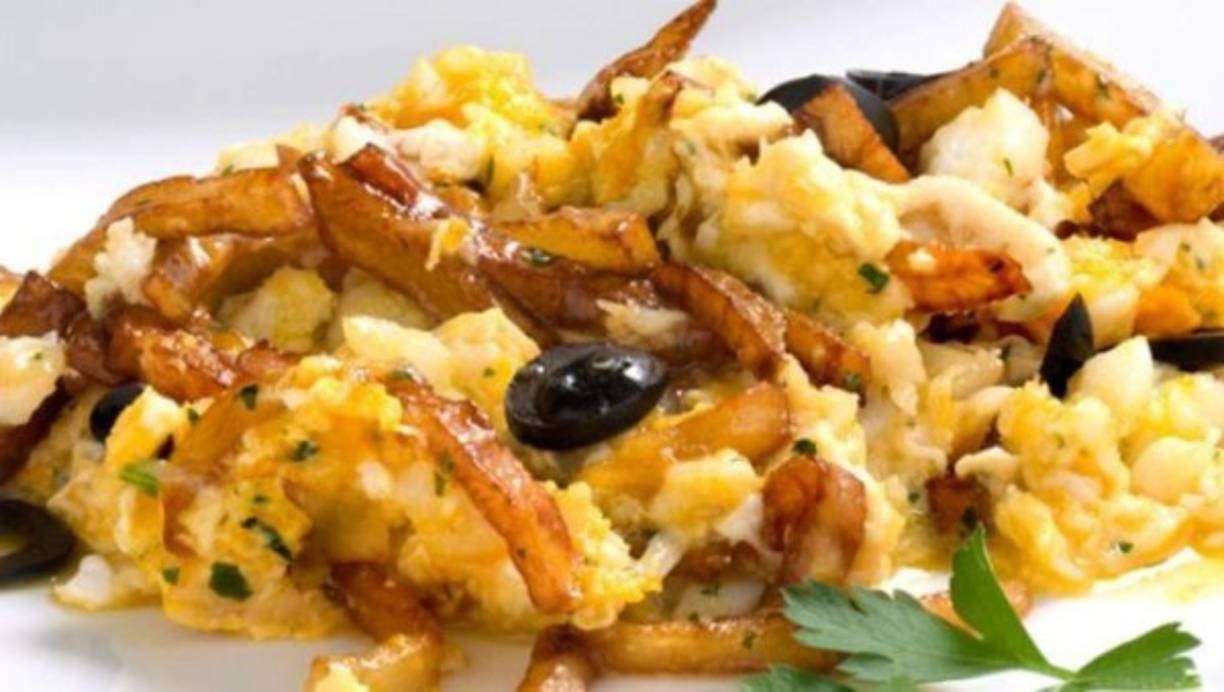La comida preferida de CR7 es el es el 'Bacalao à bràs' [Bacalao a la brasa]. Es un plato típico portugués que está hecho con un revuelto de patatas con huevo y trozos de bacalao desmigado.