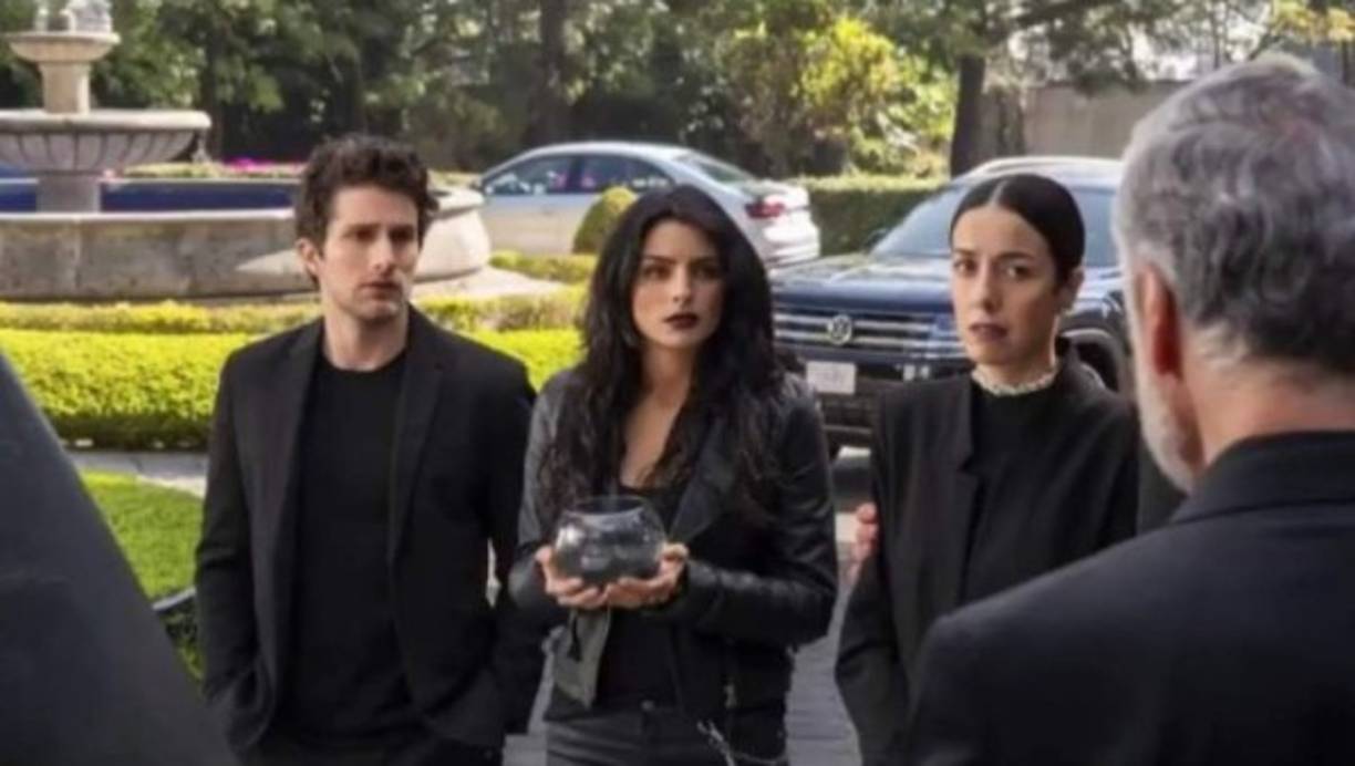 La muerte de Virginia de la Mora, el personaje de Verónica Castro en 'La casa de las flores', se dio a conocer a inicios de esta semana a través de un nuevo adelanto de la segunda temporada compartido en las redes de la producción mexicana.<br/>