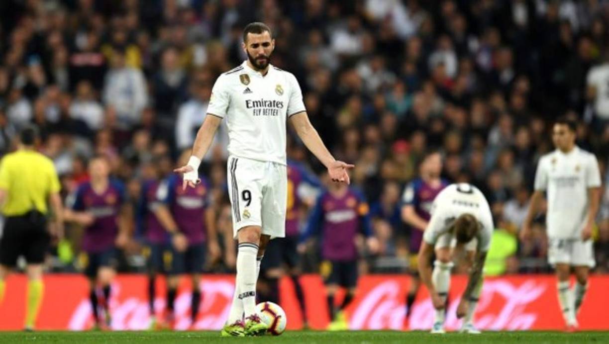Benzema lamenta el primer tanto anotado por el Barcelona frente al Real Madrid. Foto Mundo Deportivo