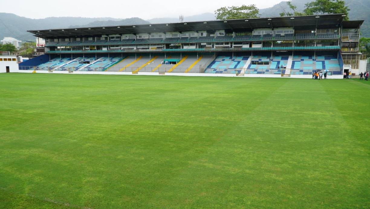 “La empresa tuvo que haberlo entregado en 150 días, pero no le entregó, nos pidió ampliación de 157 días más, se la dimos porque conocíamos la necesidad que tenía la gente de acá, tampoco le entregó. Tenía que haberle entregado el 31 de diciembre, no lo entregó, hasta la fecha va casi de 1,900,000, lempiras de multa y no lo entrega. Y ustedes pueden ver, me extraña que salgan ahí en algunos medios de comunicación, algunas portadas de periódicos digitales, escritos, televisivos que está espectacular”, expresó Mario Moncada.