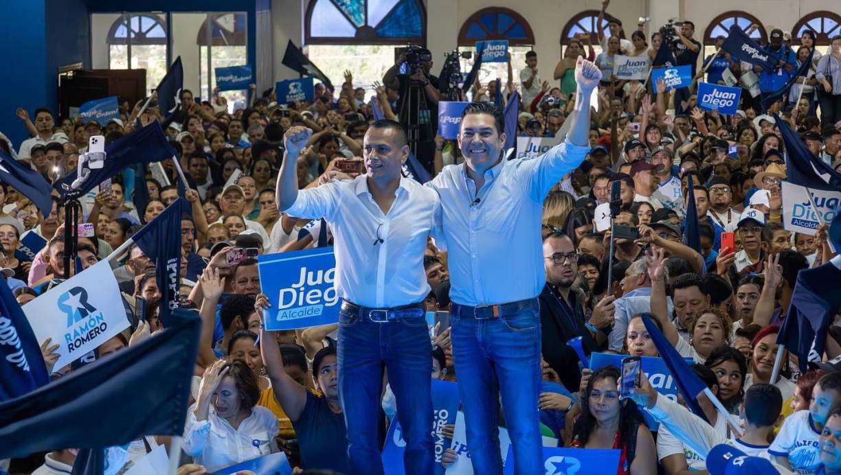 ”A mi no me da pena disculparme con los empresarios, jóvenes, emprendedores y clase media de Honduras, ya que si hubiésemos hecho las cosas mejor el ´lobo´ jamás hubiese entrado a gobernar”, detalló.