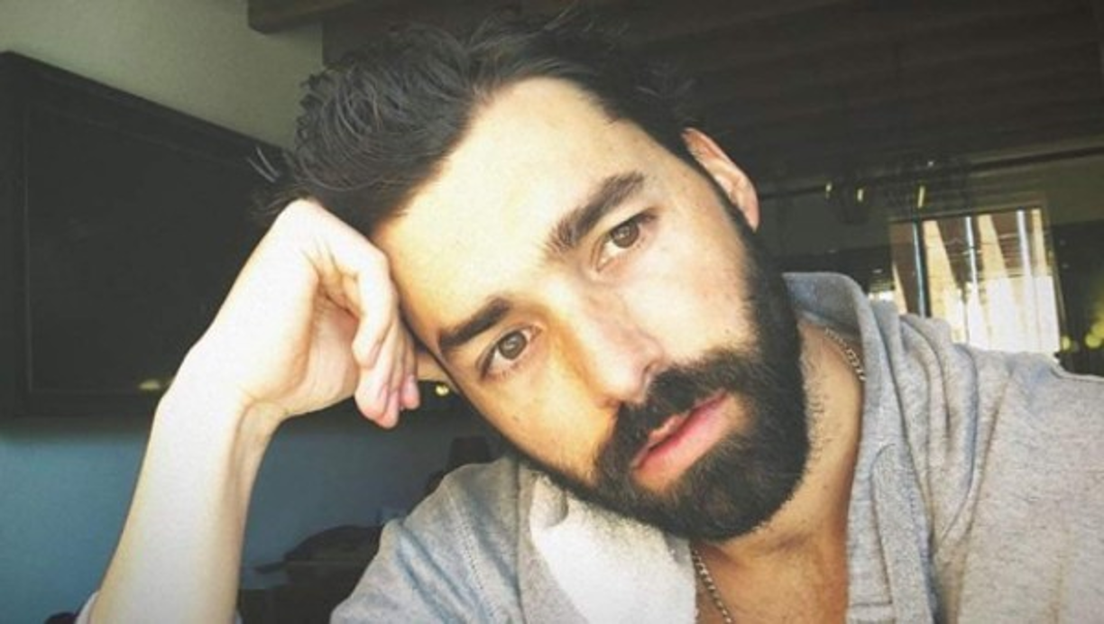 Y aunque uno puede llegar a pensar que los memes podrían afectar tu carrera, en el caso de Gonzalo Peña le hicieron un bien. Pues el actor español logró destacar por su carisma, atractivo y hoy es uno de los nuevas figuras que brilla en Televisa.