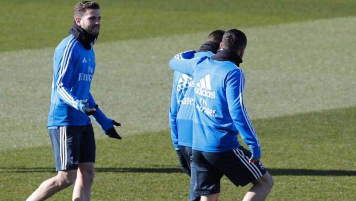 Nacho fue a levantar a su compañero, pero Ceballos se levantó y le recriminó la acción con un enfado más que evidente. Carvajal fue a por Ceballos para que se calmara y después lo hizo Nacho para pedirle perdón